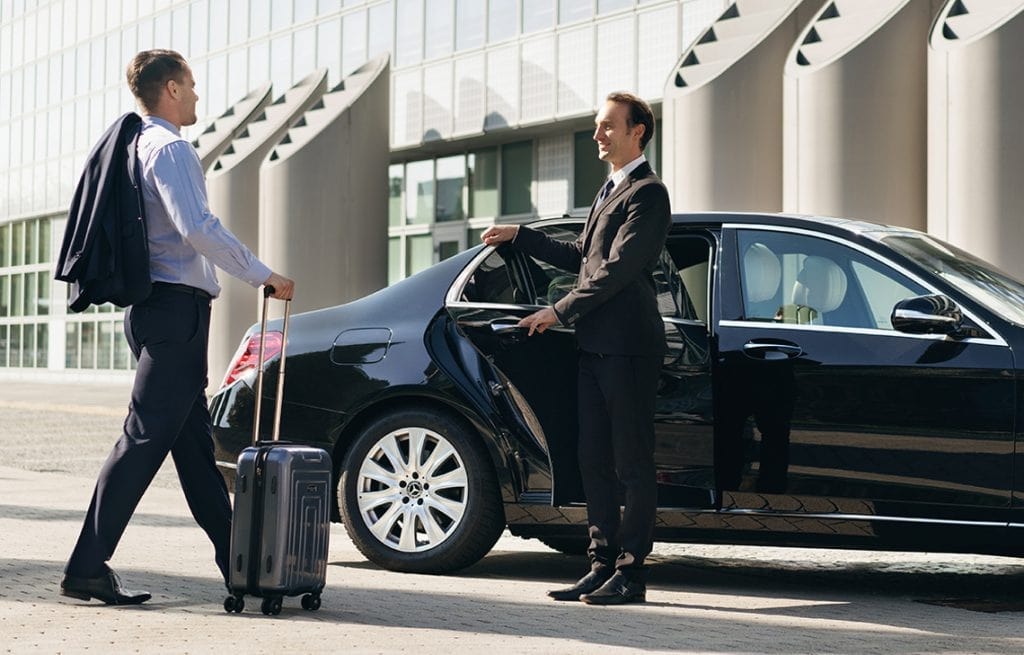 Stress-Free Airport Transfers with Limousine Service Los Angeles